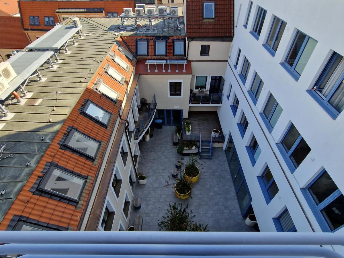 7Thheaven Centre Suite Free Parking In The Building Bratislava Exterior photo